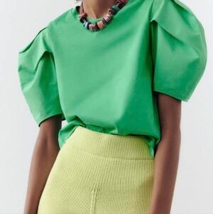 NWOT Zara Green Puff Sleeve Top. 100% Cotton. Size S